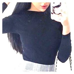 Black Long-sleeves shirt